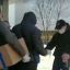 "Это путинские маски!". В Киеве националисты напали на людей, бесплатно раздающих маски