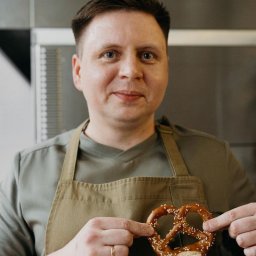 Заварной хлеб с инжиром и черносливом – гастрономический акцент московского утра от Sage